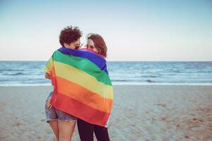 hot lesbian sex on the beach - Am I Bisexual?' 10 Bisexuality Signs, According To Experts