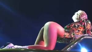 Miley Cyrus Twerking Porn - Miley Cyrus Jiggling her Labia & Bum (softcore Live Showcase) - Erotic Art  Sex Video