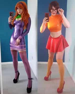 Daphne Cosplay Scooby Doo Porn - Purplemuffinz as daphne and velma scooby doo nude porn picture |  Nudeporn.org