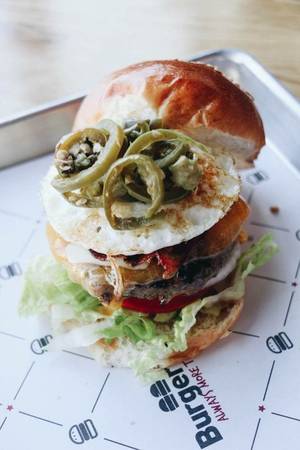 Flipping Burgers - Uno UPROXX Burger #burgerim #orenloni