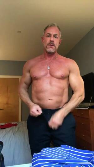 muscular mature - media.thisvid.com/contents/videos_screenshots/2639...