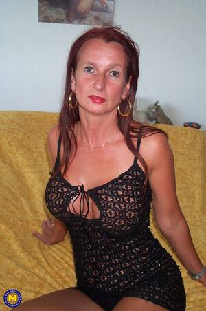 mature perfect body - Perfect body mature amateur with a pierced pussy - Mature.nl
