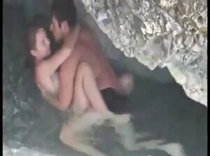 couple get caught fucking - Hidcam - couple caught fucking on cave at the beach - ThisVid.com