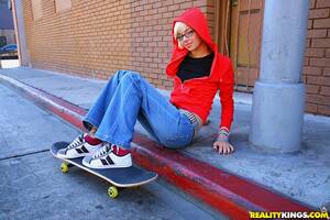 Emma Mae Skater Girl Porn - Skater Chick Emma Mae - Punk Rock Tits