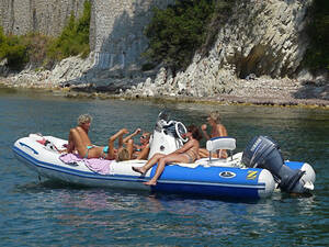 monte carlo beach topless - Monte Carlo Weekly Photo: Boat Trip to Cap Ferrat - Girls' Day Out