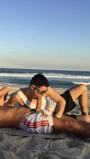 Hot Gay Beach Porn - I Don't Know About You, But I Love The Beach ðŸ–ï¸ - Gay Porn Comic