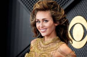 Miley Cyrus Porn Captions Blowjob - Miley Cyrus strips, grabs her chest, unbuttons pant, post break up is  unappreciated by followers - IBTimes India