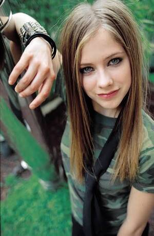 Avril Porn - Avril Lavigne 2002 : r/pics