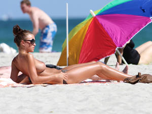 candid topless at the beach - Rosie Jones Topless Candid Bikini Beach Photos | pornstar galery gangbang