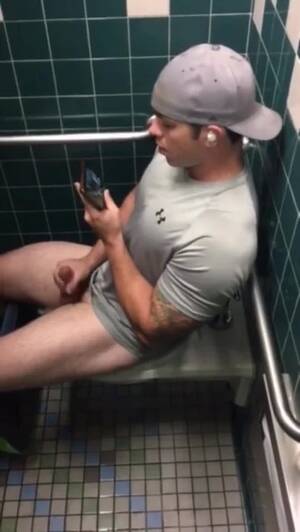 Bathroom Jock Porn - Jock jerking on the toilet - ThisVid.com
