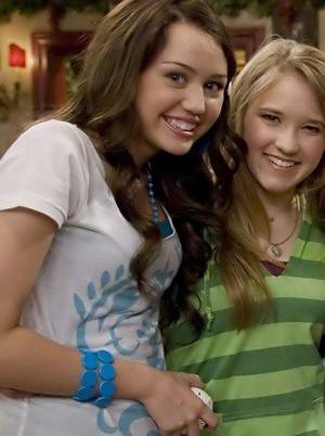 Emily Osment And Miley Cyrus Porn - HD wallpaper and background foto of Miley & Emily for fan of Miley and Lily  images.