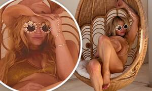 Jessica Simpson Sex Tape - Jessica Simpson puts on a leggy display as she curls up on a wicker swing  rocking sexy bikini | Daily Mail Online
