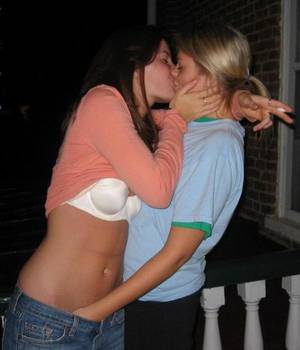 Interracial Girls Kissing - girls kissing nude teen Non