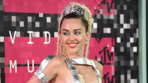 Disney Porn Miley Cyrus - Miley Cyrus Reportedly Planning Naked Concert for Art (or Something) |  Vanity Fair