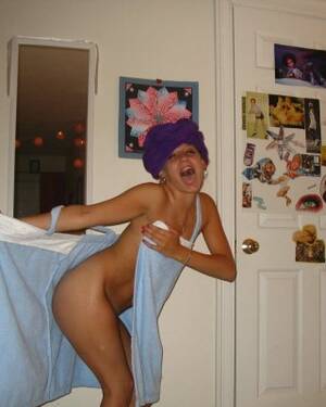 embarrassed caught naked - Embarrassed to be caught naked Porn Pictures, XXX Photos, Sex Images  #2710998 - PICTOA