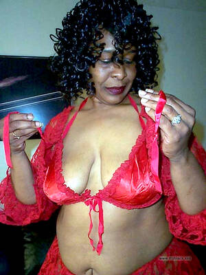 mature black milfs - Got black tits? Yea! These black milf is mature and stacked. Photo #5