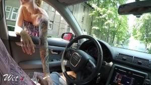 car handjob amateur - 699 100% Hooker giving handjob in the city streets while a lot of car  passing by 4:24 HD