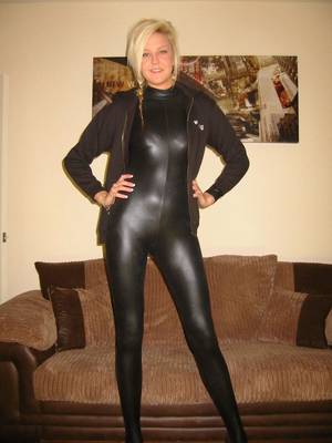 amateur latex catsuit - Women in catsuits!