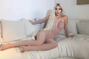 Kim Kardashian Butt Porn - Kim Kardashian trolls Kendall Jenner and her 'man-eating' side: T-shirt  going viral | Marca
