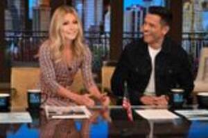 Kelly Rippa Porn Abducted - Kelly Ripa Was Naked When She Met Housekeeper Thanks to Husband Mark  Consuelos