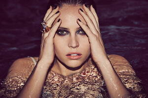 Felicity Jones Porn - HD wallpaper: Felicity Jones In Water Wet Hair | Wallpaper Flare