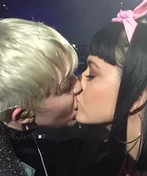 Katy Perry Miley Cyrus Porn - Miley Cyrus News, Pictures, Videos, Music