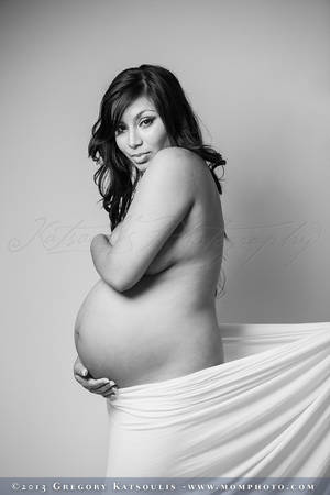 bw sexy pregnant naked - Maternity portrait with fabric