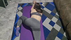 Lesbian Yoga Vibrator - Teen does yoga with vibrator inside fingering after - XVIDEOS.COM