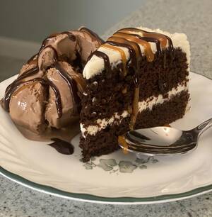chocolate cam porn - Chocolate cake with caramel and chocolate : r/FoodPorn