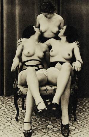 free vintage erotica - Photo collection of French postcards of nude women and vintage erotica.  There was a great sapphic movement in Paris at this time as independent  women
