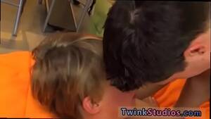 Bisexual Guys Kissing - Gay guy kissing porn and bi philippine Rich nerdy youngster teenager -  XVIDEOS.COM