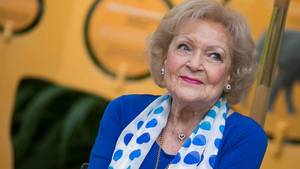 Betty White Porn - Betty White Requests a 'Golden Girls' Reboot on Her 95th Birthday