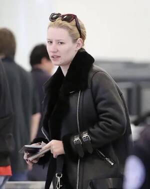 Iggy Azalea Big Dick Porn - Joe asked to crew had they ever seen Iggy in person aka without makeup.  Well here she is. It doesn't take away from her body tho but definitely not  the â€œFancyâ€ face. :
