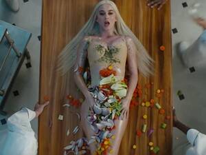 Katy Perry Cosplay Porn - Katy Perry's 'Bon AppÃ©tit' Video Seems Uncannily Familiar