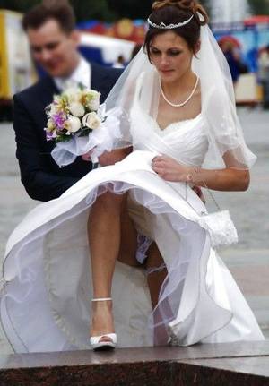 bride upskirt downblouse - 23 Wedding Photographers Who Caught Extremely Lucky Shots