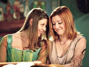 hot lesbian girls kissing - 2001: Buffy's Lesbian Kiss