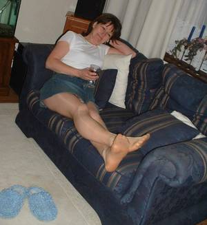 mature pantyhose feet and legs - Candid Mature Woman Wearing Tan Pantyhose and No Shoes