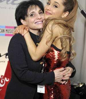 Ariana Grande Porn Mom - Ariana Grande's Mom Joan Grande Loses Her Cool Over \