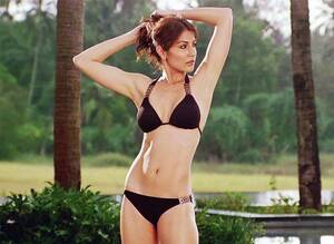 Anushka Sharma Porn - Bollywood beauty Anushka Sharma in two piece ~ Indian Actor's wallpapers  and trailers Gallery