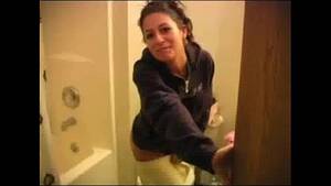 girlfriend bathroom - Relationship with my girlfriend in the bathroom - XVIDEOS.COM