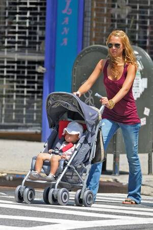 jessica alba spanked video - Panning Jessica Alba's Idea of Award-Worthy Parent Performance | Cocking A  Snook!