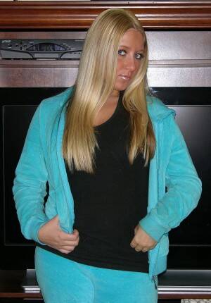 Brianna True Amatuer Models Porn - Thick blonde teen Brianna spreads her perfectly smooth shaved pussy - Nerd  Nudes