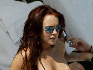 lindsay lohan topless beach - Lindsay Lohan topless on the beach show her big boobs | Really Ravishing