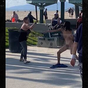 naked beach girls videos - Naked Woman Gets Into Barbaric Fight in Venice Beach, Spiked Clubs Used