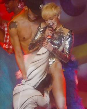 Celebrity Blowjobs Xxx - Miley Cyrus - celebrity Blowjob Slut on Stage Porn Pictures, XXX Photos,  Sex Images #1446729 - PICTOA