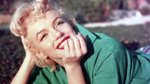 Marilyn Monroe Shemale Porn - June 1, 1926: Iconic Sex Symbol Marilyn Monroe Was Born - Lifetime