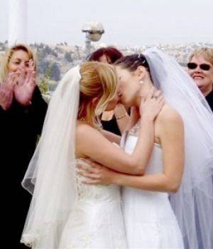 Hot Lesbian Wedding - ebony lesbian licking pussy