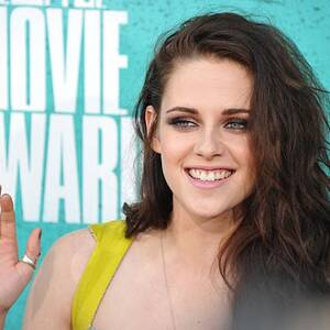 kristen steward - I'm going to look like a porn star,' Kristen Stewart to go blonde, tanned  and fit for new movie - 9Celebrity
