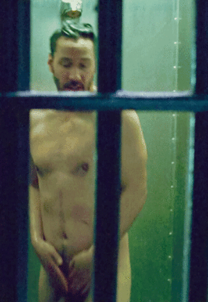 Keanu Reeves Nude Porn - OMG, he's naked: Keanu Reeves gives his audience a bushy frontal in  'Henry's Crime' - OMG.BLOG