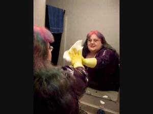 bbw latex gloves - BBW in latex and gloves cleans the bathroom - Sex video on Tube Wolf